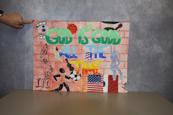 Size: 18 x 24
